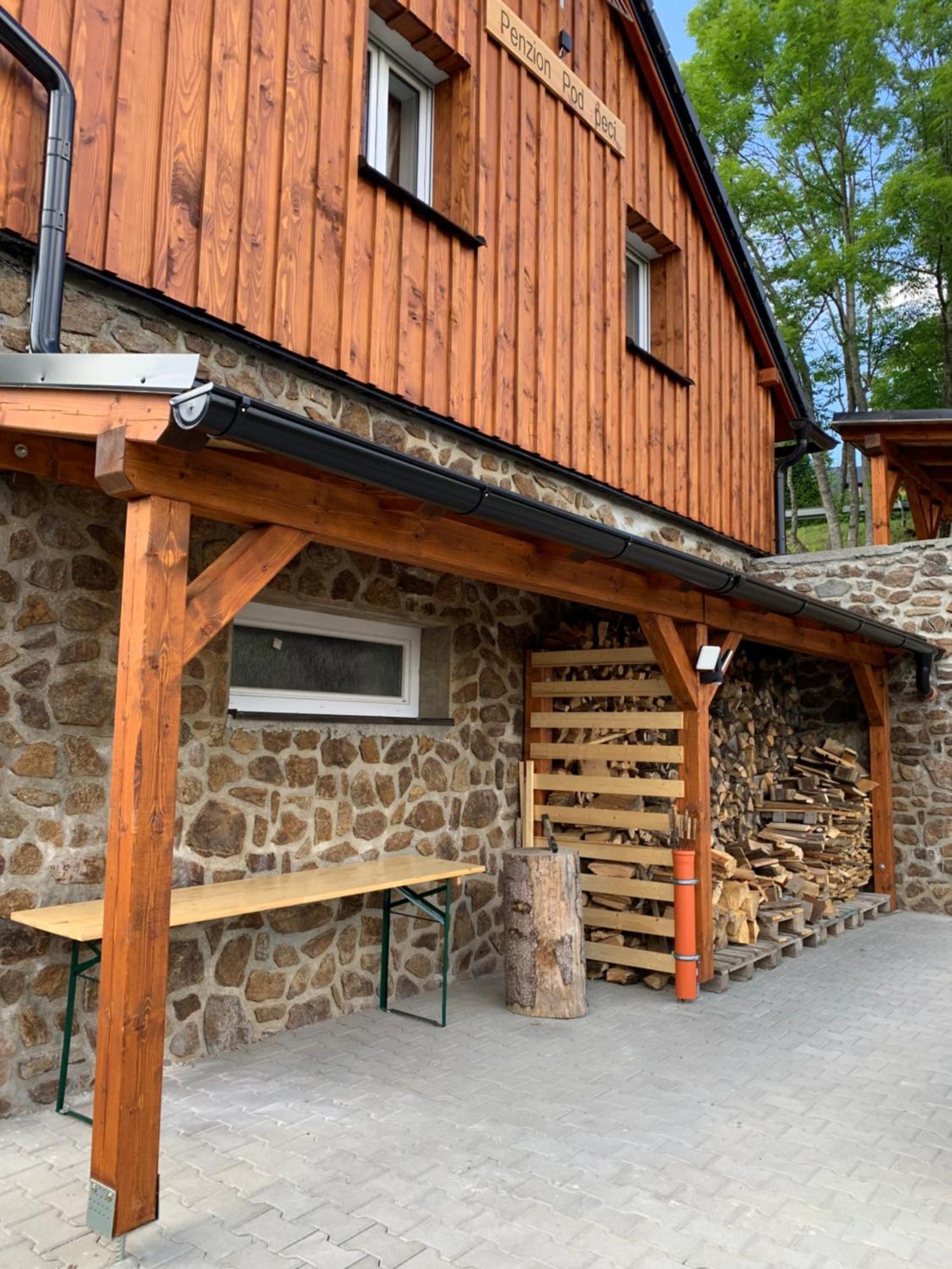 Penzion Pod Peci Lenora Екстер'єр фото